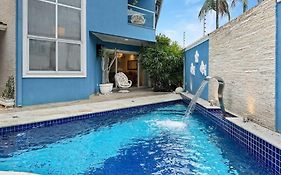 50m da Praia - 2 Suites - AC - Cozinha Privativa - Piscina